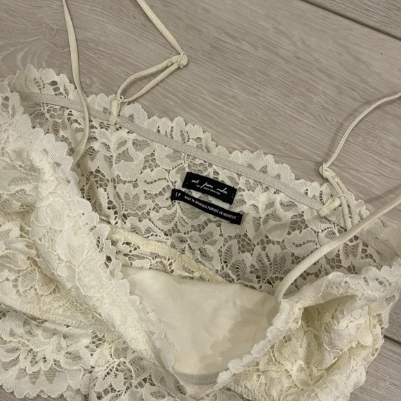 Urban outfitters lace bodysuit - Picture 3 of 3